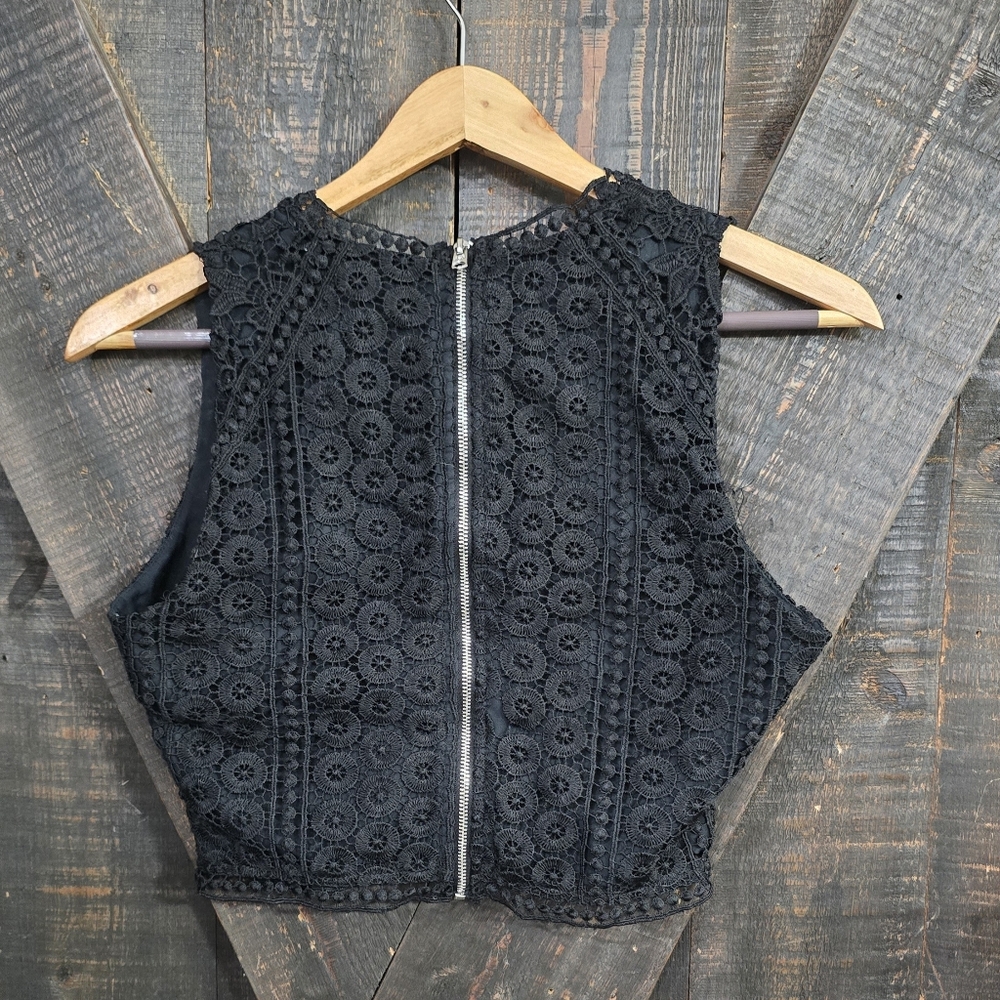 Abercrombie & Fitch Black Lace Cropped Shell Top Small - Picture 4 of 5
